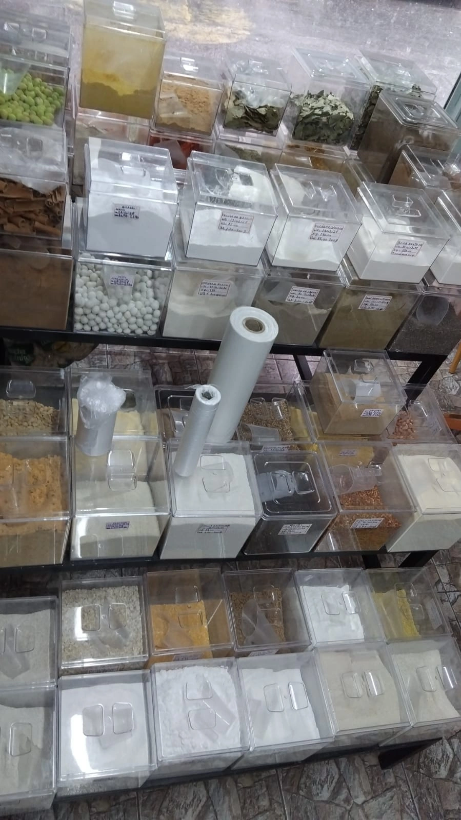 Combos de doces típicos do sertão, incluindo cocada e paçoca, embalados artesanalmente